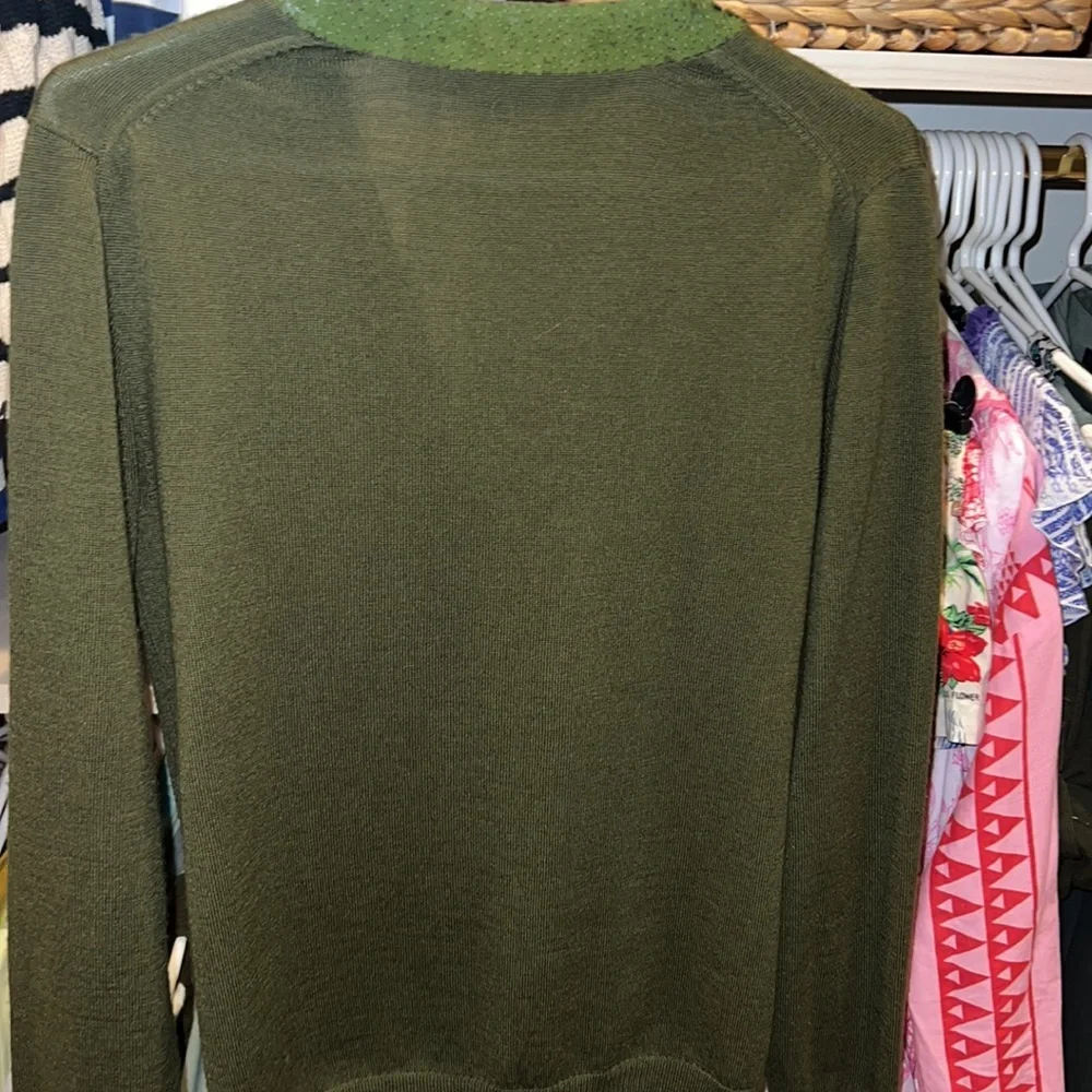 🪲 RARE J Crew Harlow shamrock sequin trim moss green cardigan M merino wool  ☘️ - Picture 9 of 9